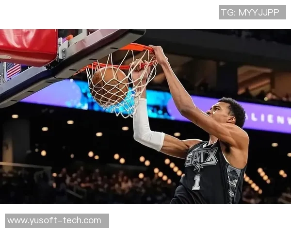 马刺与火箭激战正酣16日对决引发球迷热议与期待